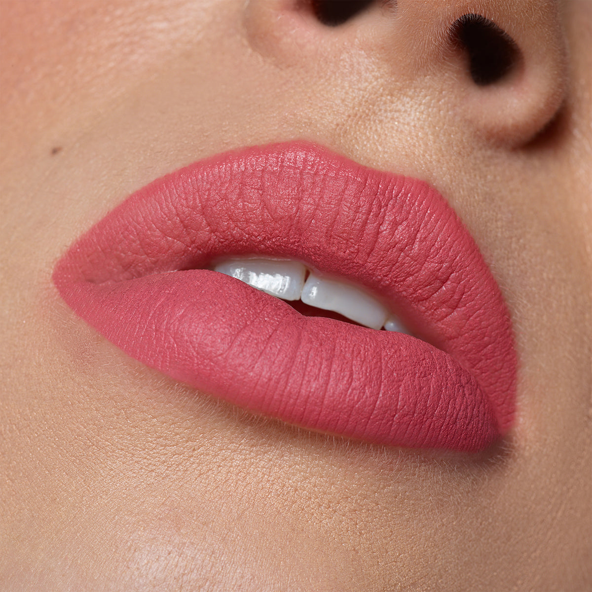 INTENSE MATTE LIP + CHEEK PENCIL - KISS